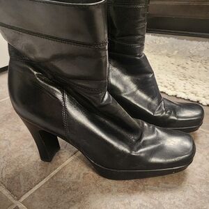 Nine west black leather booties size 8.5